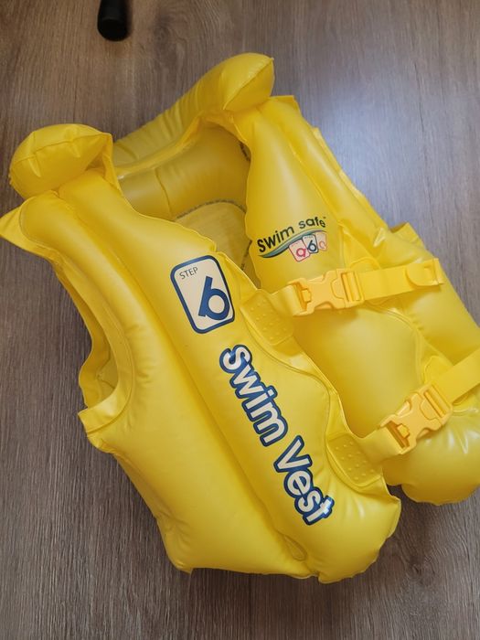 Дитячий надувний жилет з окулярами Swim vest