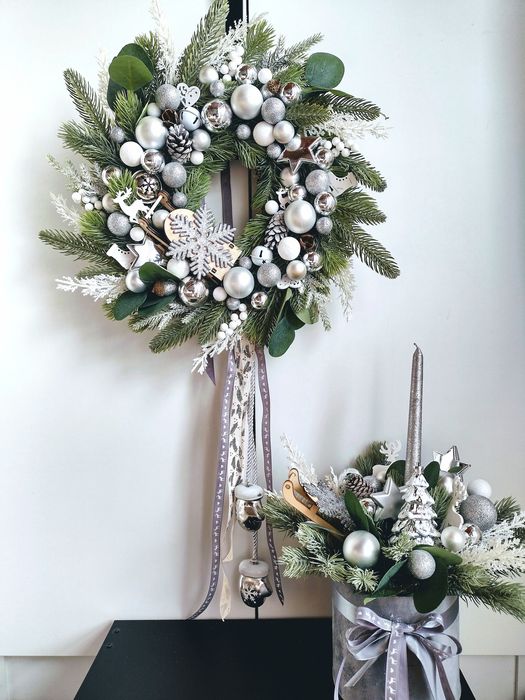 Wianek +stroik świąteczny komplet flower box srebrny sanki choinka