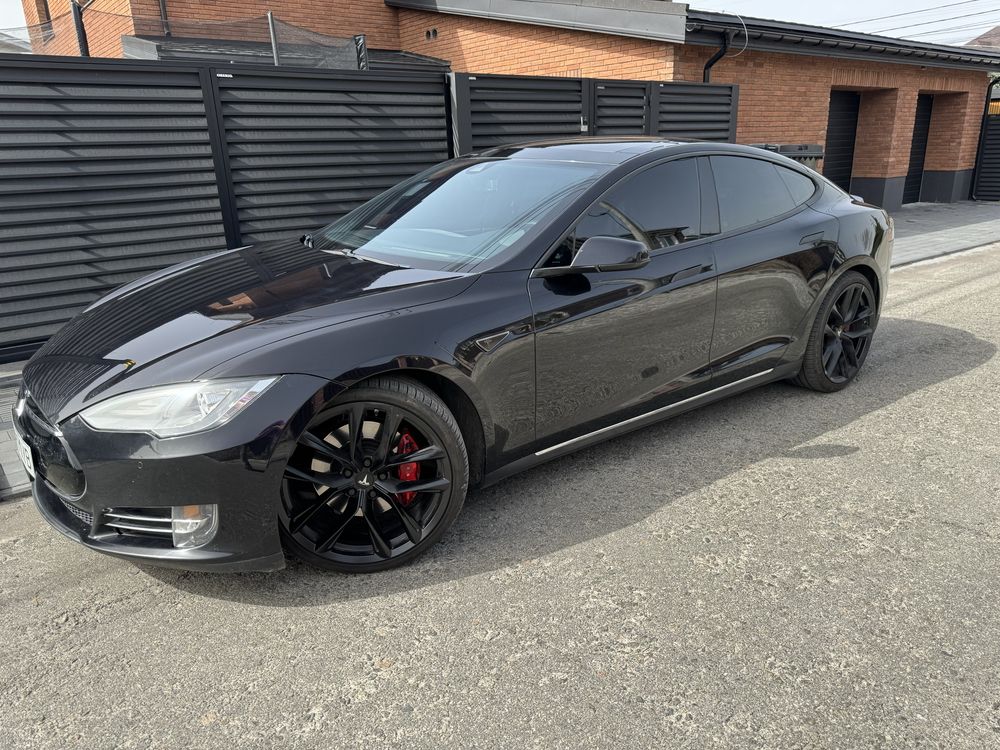 Tesla model s p85d