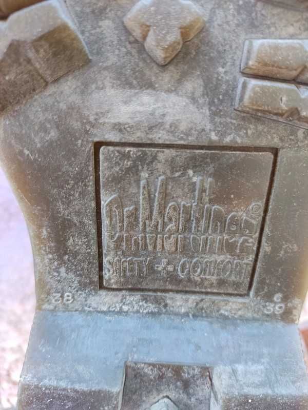 Botas azuis. Dr Martinez