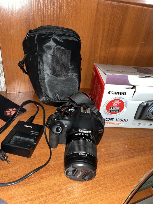Фотоапарат Canon 1200D