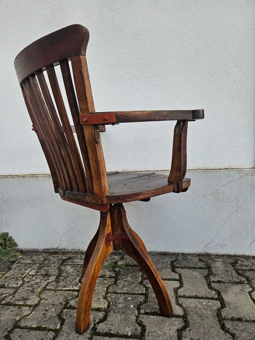 Cadeira giratória estilo OLAIO