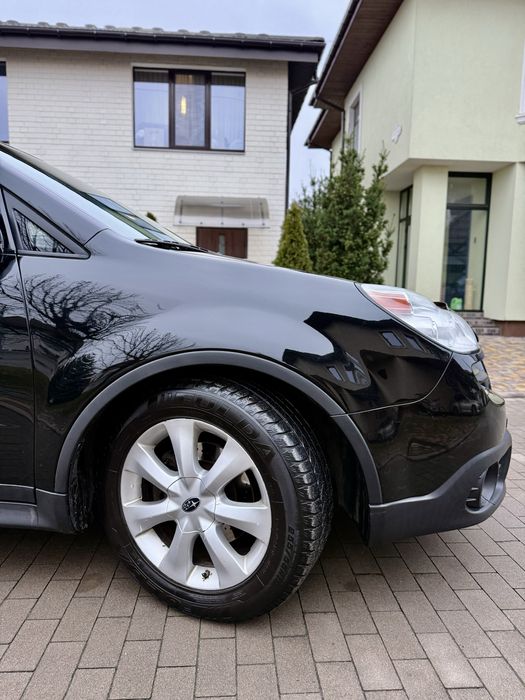 Продам обслужену Субару Трибека