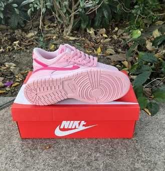 Nike Dunk Low Triple Pink 40