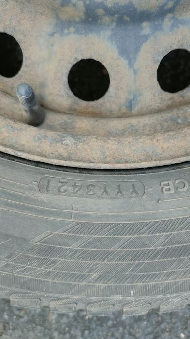 Sprzedam felgi stalowe 15” z zimowymi oponami– Corolla E12 4x100