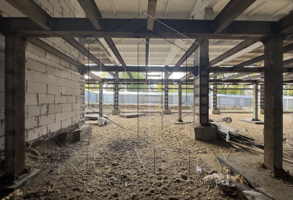 Фасадное помещение 1700 м² с парковкой – идеально для супермаркета