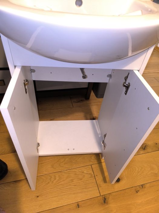 Szafka z umywalką + bateria