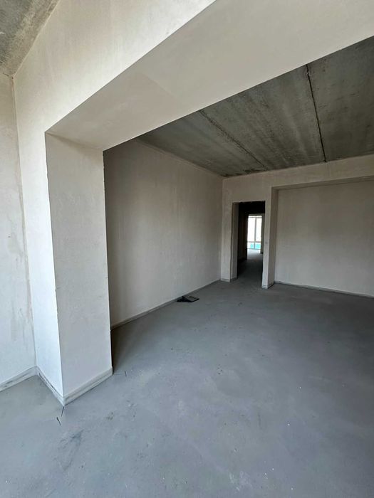 Продам велику 2-кімнатну квартиру - 70 м.кв