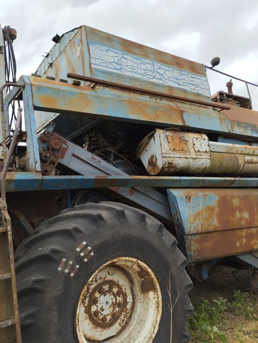 Продам комбайн Славутич