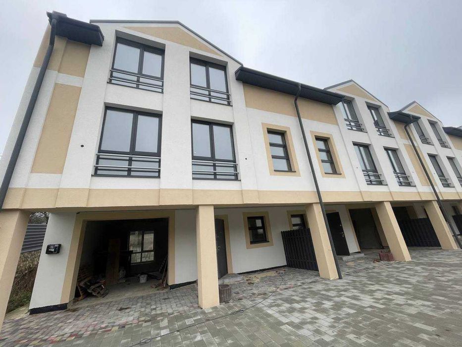 Продаж котеджу біля Подолян,  комунікації підключено