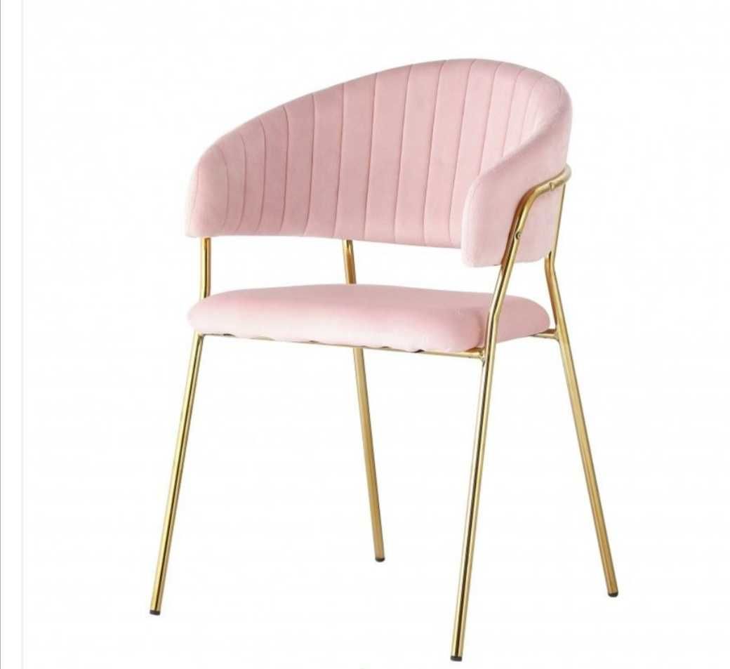 Cadeira com estofo rosa