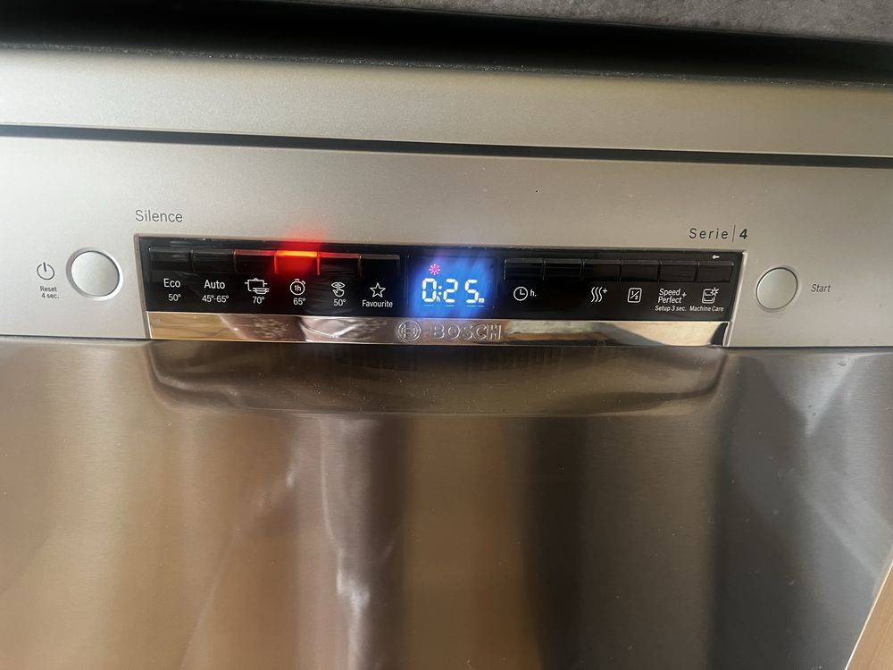 Máquina de Lavar Loiça Bosch SilencePlus Série 4 Inox | Como Nova!