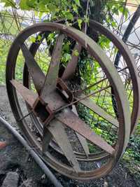 Rodas de ferro antigos