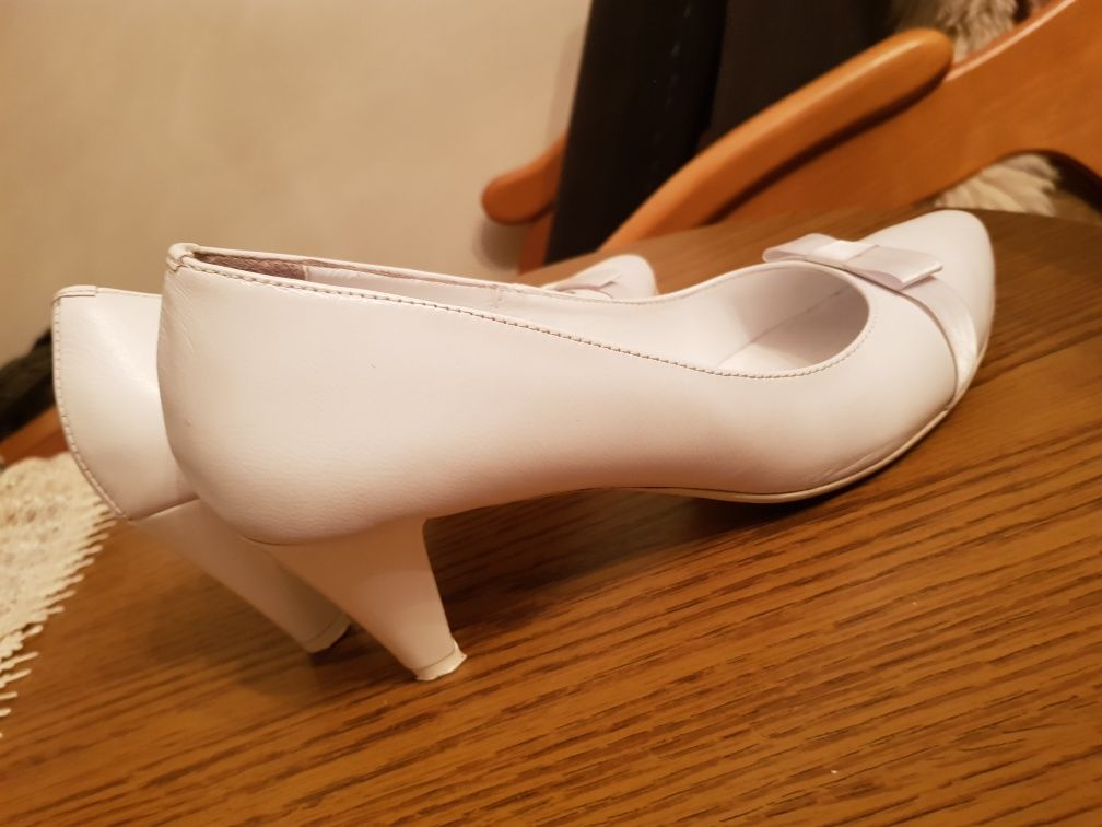 Buty biale skóra 39 slubne EMIS