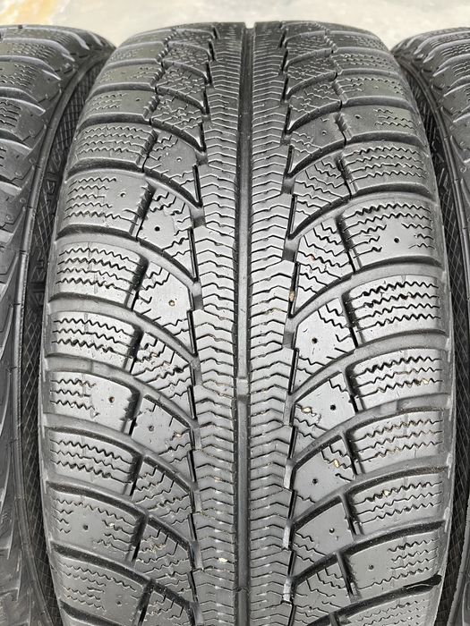 Шини зимові R16 205 55 Gislaved Склад Осокорки RLX