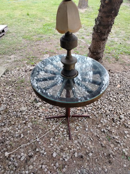 Sprzedam stolik z lampką