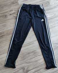 Spodnie dresowe Adidas 152