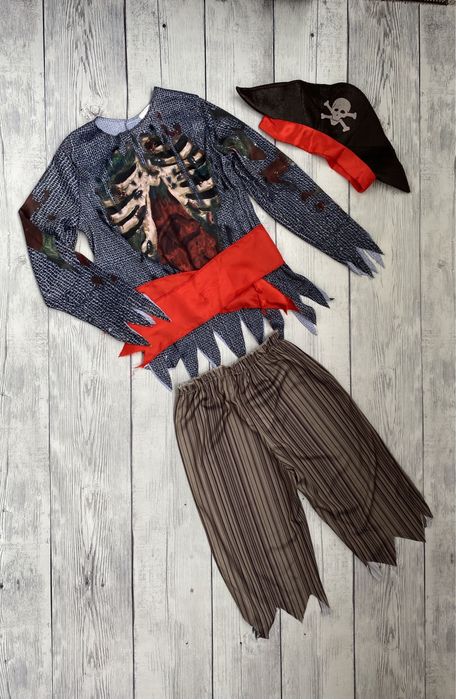 Костюм пирата карнавальный на мальчика 6-7 лет , состояние отличное