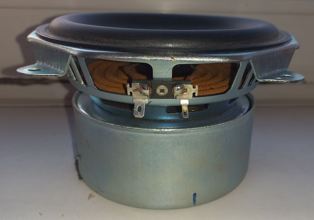 Низкочастотный динамик