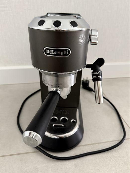 Кавоварка ріжкова Delonghi EC 685 BK