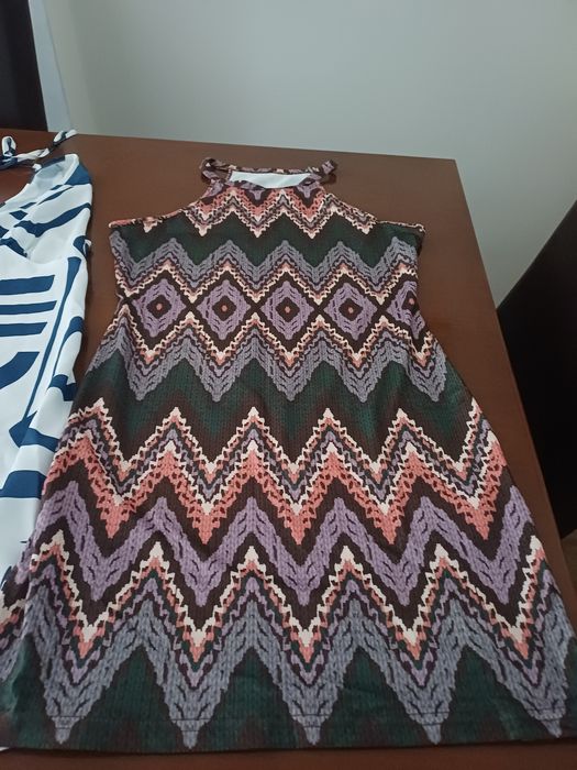 Vestidos novos 5 euros cada, tamanho M