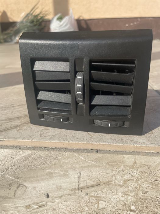 Дифлектор (воздуховод) задній ряд сидінь на Шкоду а5