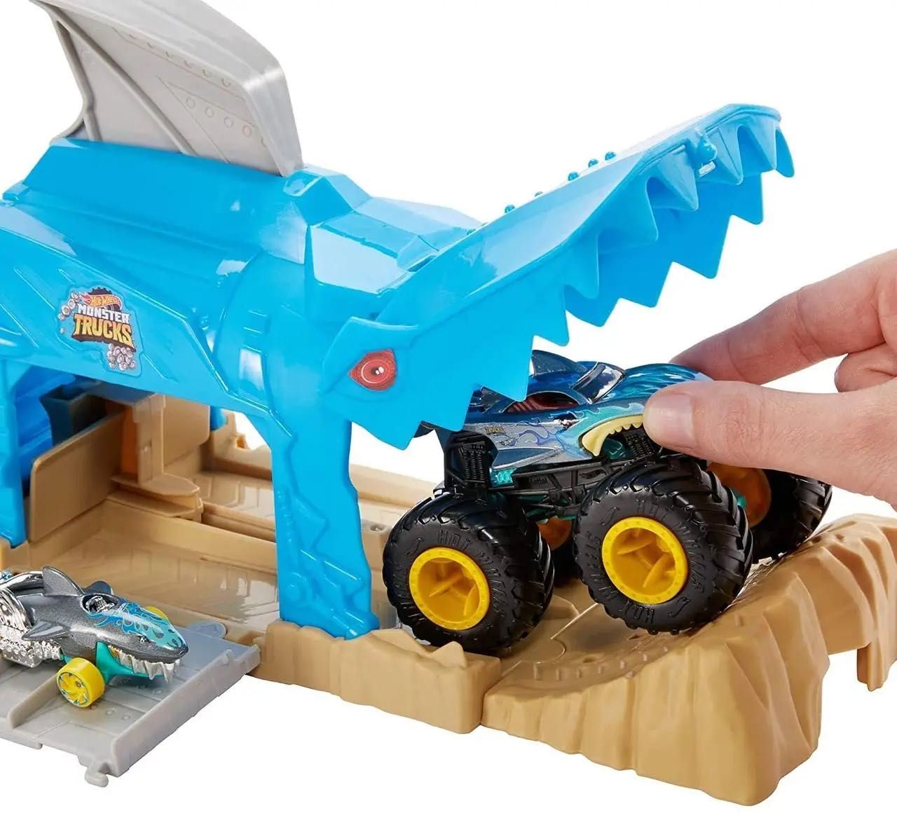 Hot Wheels Пусковий гараж Акула Monster Truck Pit & Launch Shark Wreak