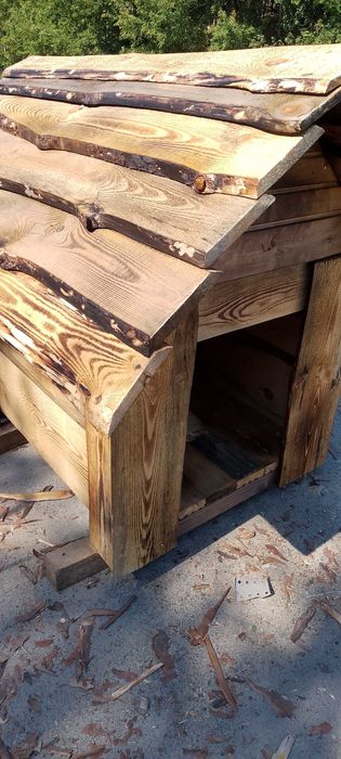 Будка для собаки. ,Садовий душ.Стіл.