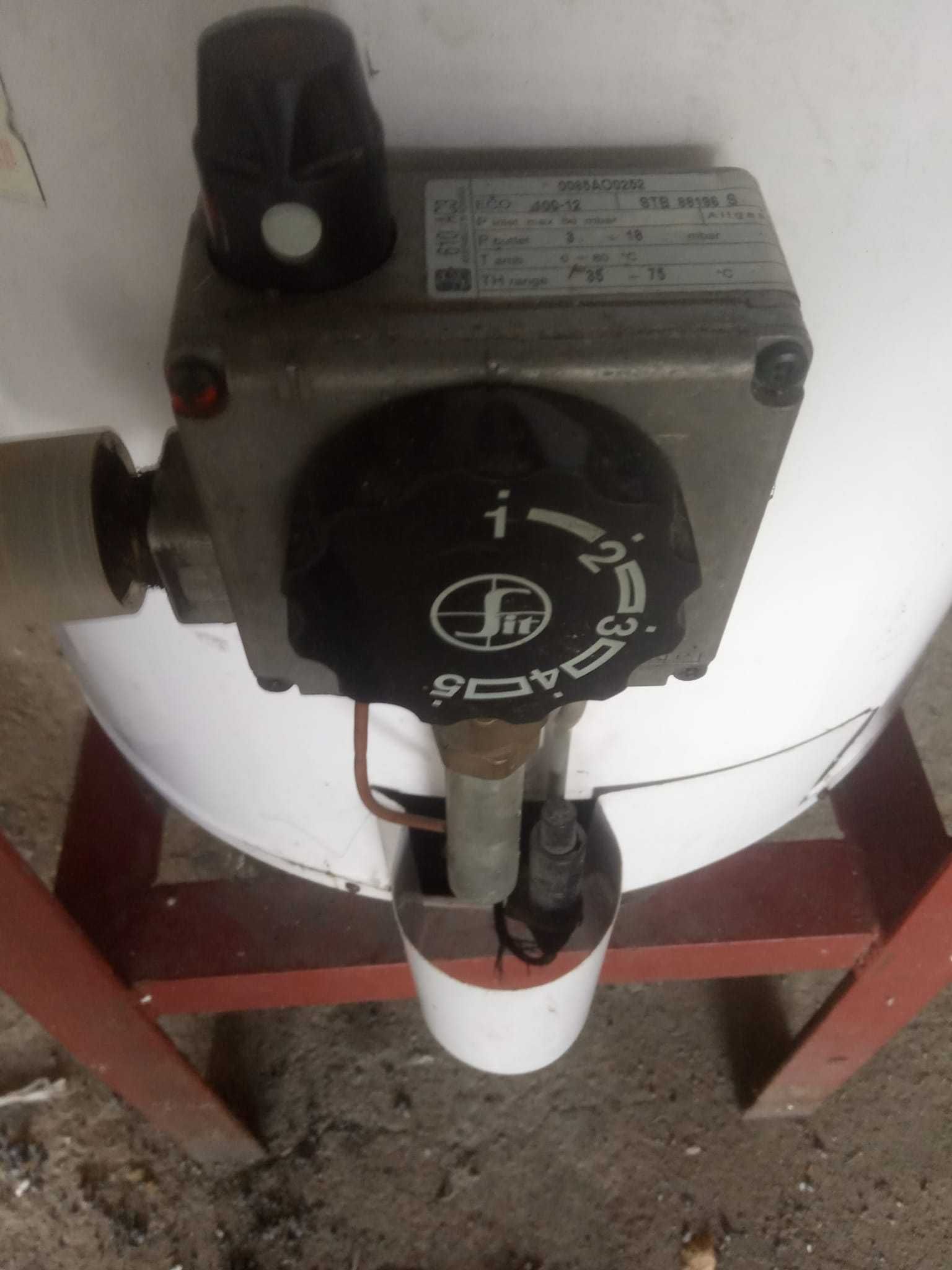 Zbiornik podgrzewacz wody gazowy na ciepła wodę Termica, 120 l.