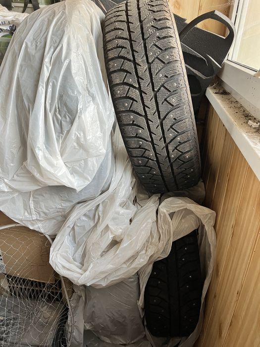 Резина | Гума | Шини зимова з шипами Bridgestone Ice Cruiser 7000s