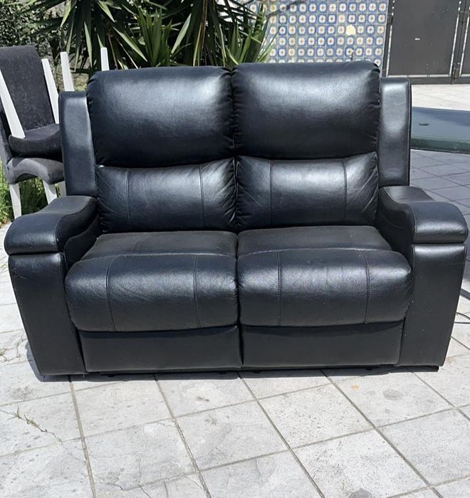 Sofa em couro preto