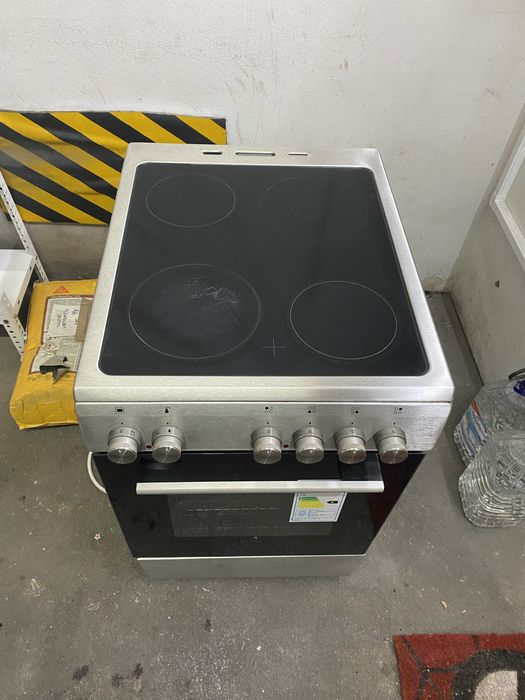 Forno com placa vitroceramica