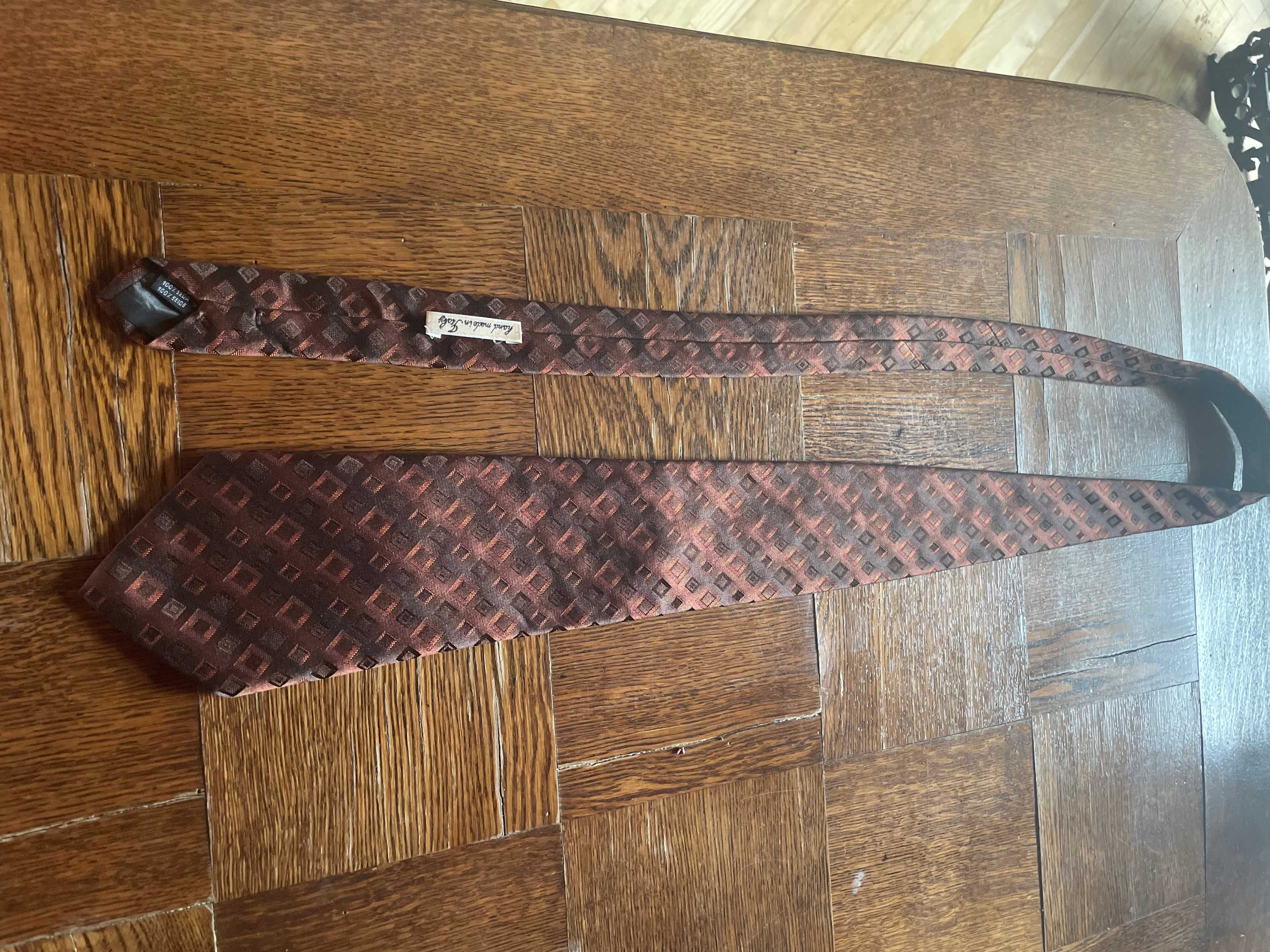 Włoski ręcznie szyty jedwabny krawat brązowo-rudy