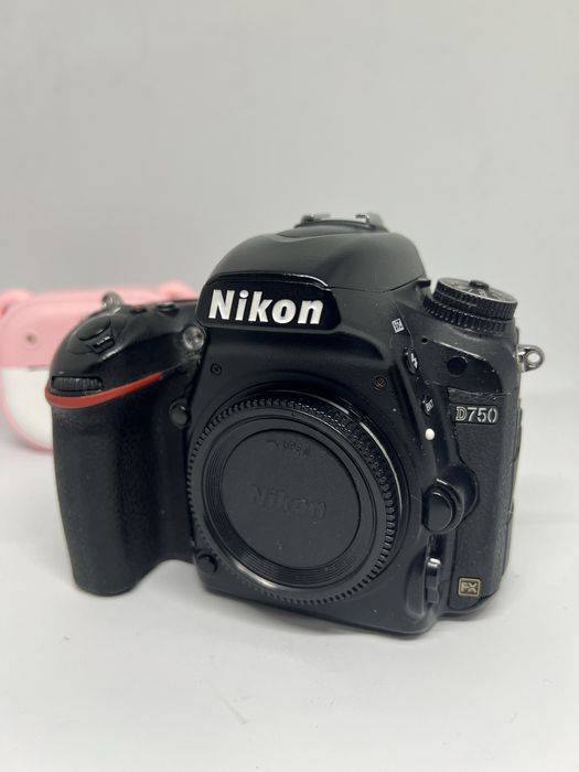 Дзеркальний фотоапарат Nikon D750 body
