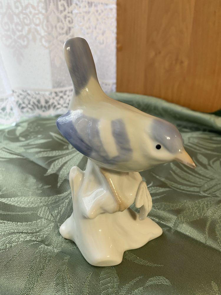 Porcelanowa figurka ptaszka