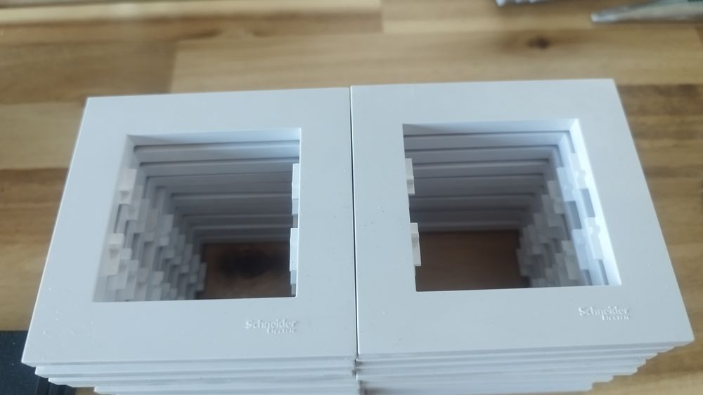 Ramki pojedyńcze Schneider Electric Miluz ED 25 + 3 szt