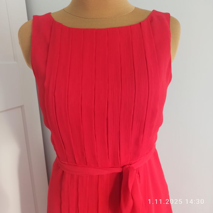 Czerwona marszczona sukienka wiązana w pasie S