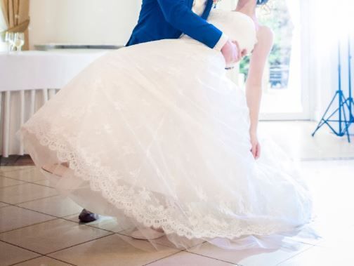Przepiękna suknia ślubna z koronki