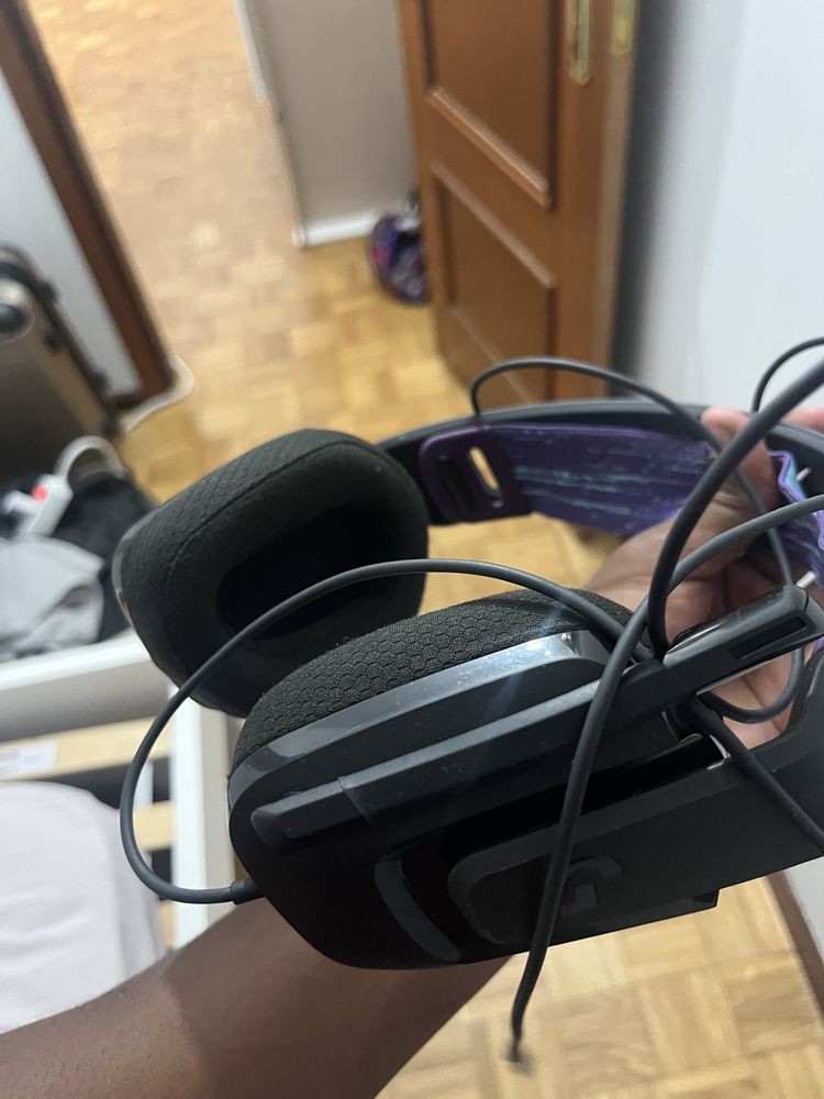 Vendo uns Fones gamers da logitech G335