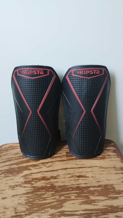 Nagolenniki KIPSTA F300