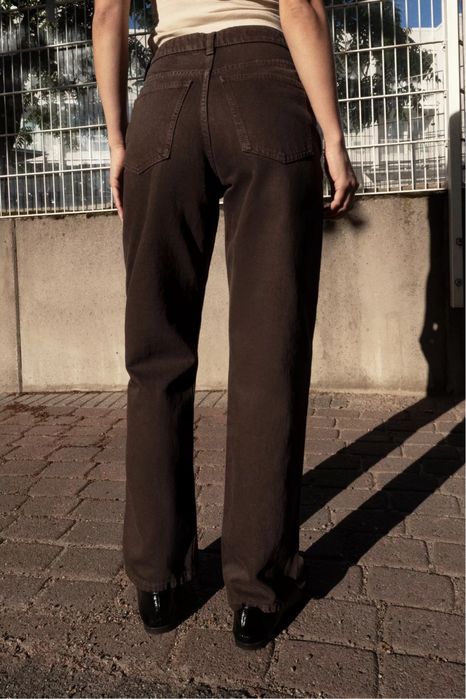 Джинси шоколадного коричневого кольору ZARA мом