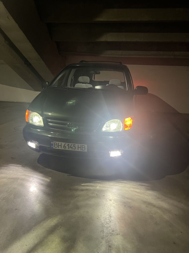 Продам Toyota Siena