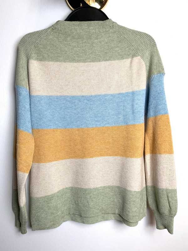 Pastelowy kolorowy sweter w paski Only na zimę wiskoza