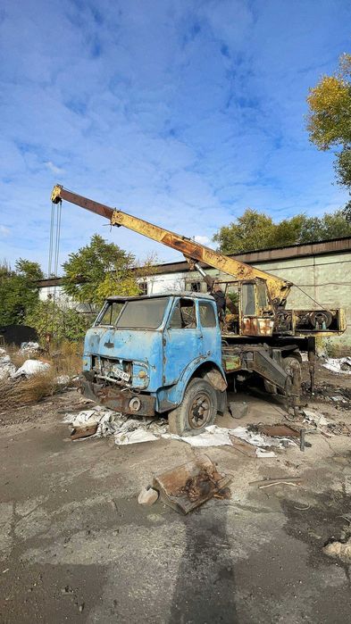 Кран автомобильный на МАЗЕ