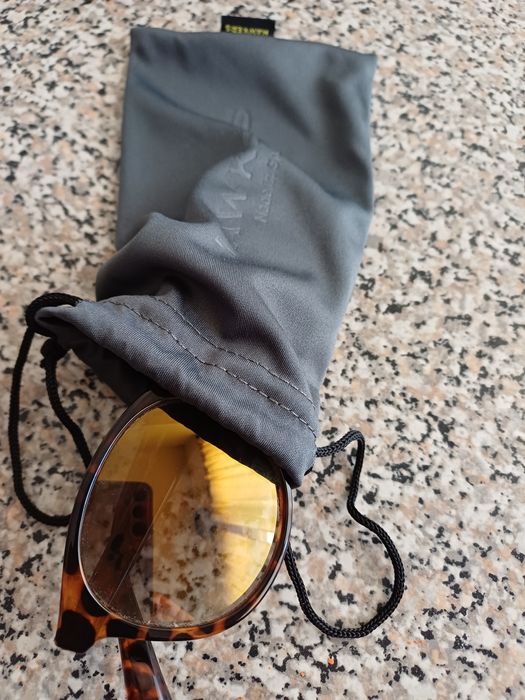 Óculos novos HAWKERS 10 euros.