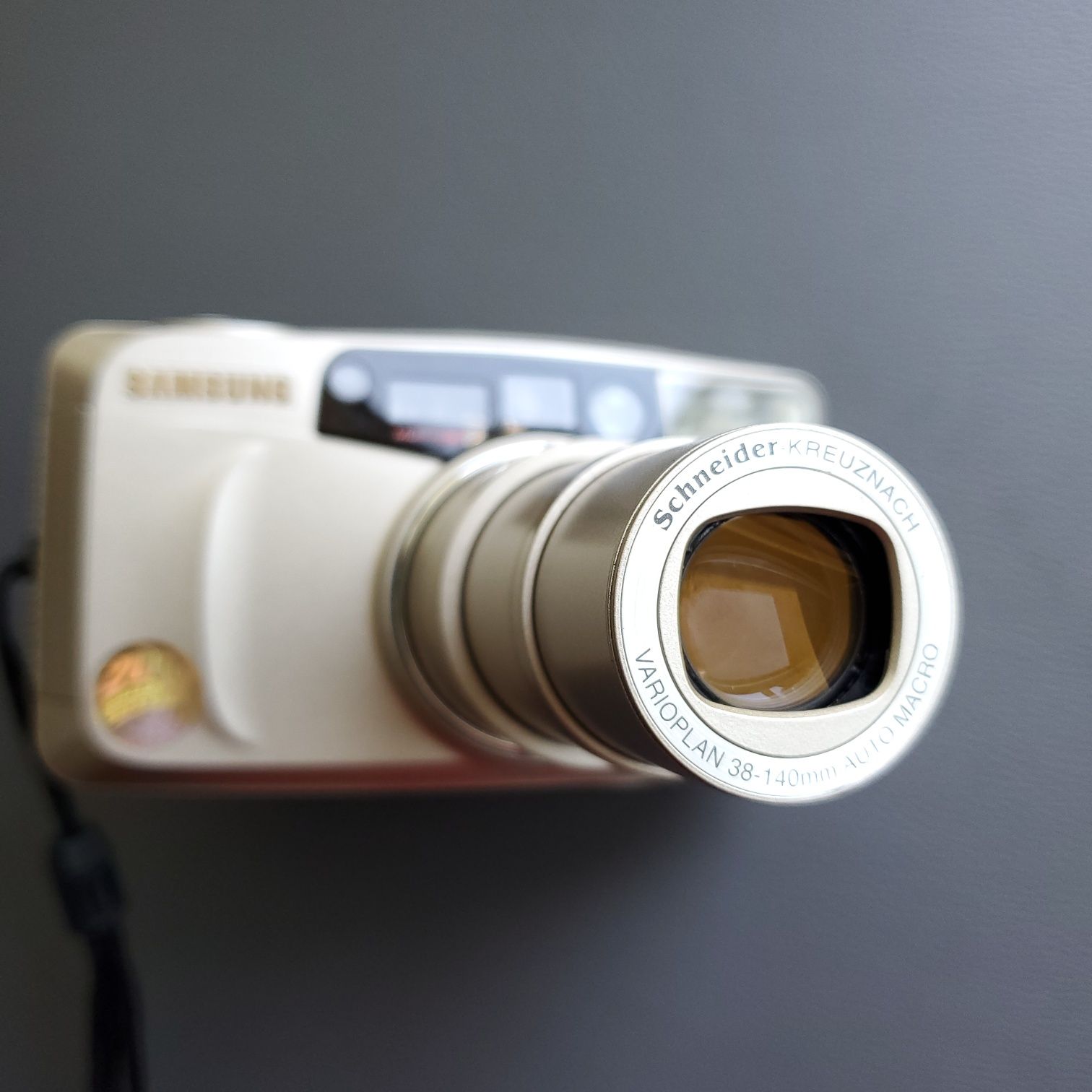 Пленочный премиум-компакт фотоаппарат Samsung Evoca 140s тестирован