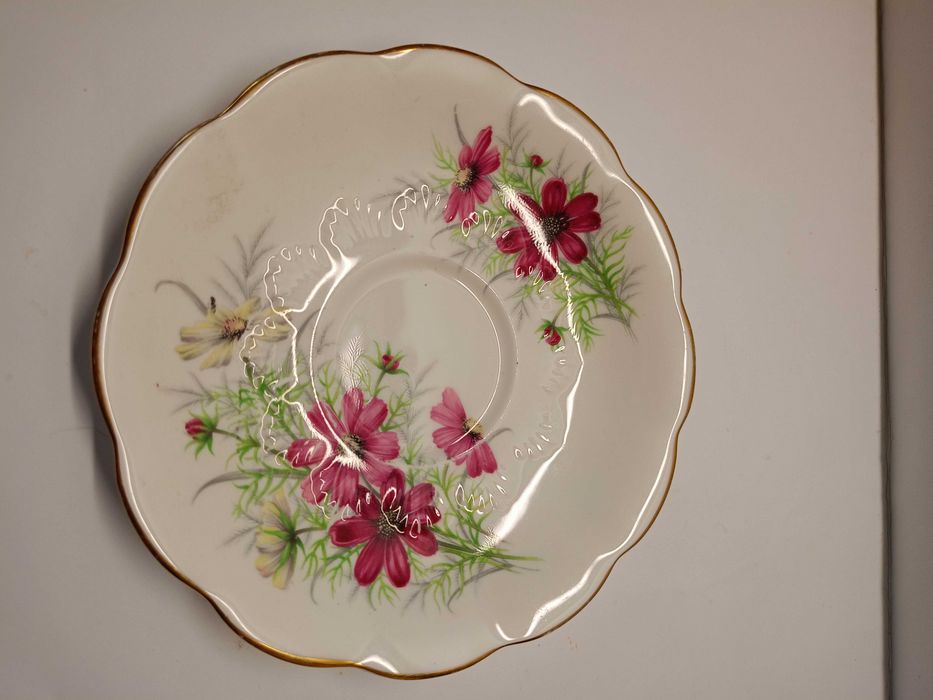 Royal Albert - angielska porcelana kostna - Unikatowy kształt