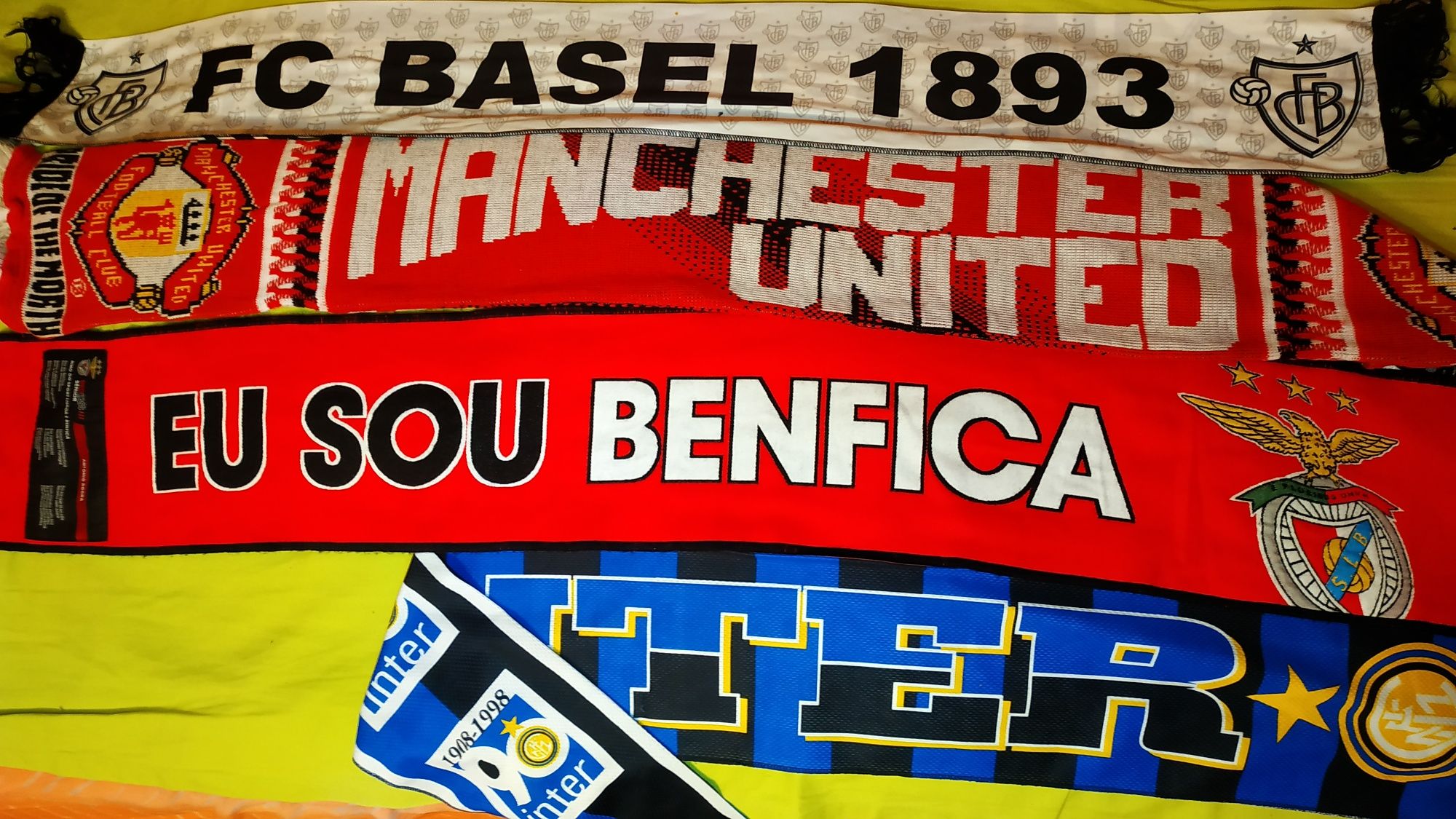 Футбольные шарфы Arsenal, Manchester United, Benfica, Bayer, Марсель