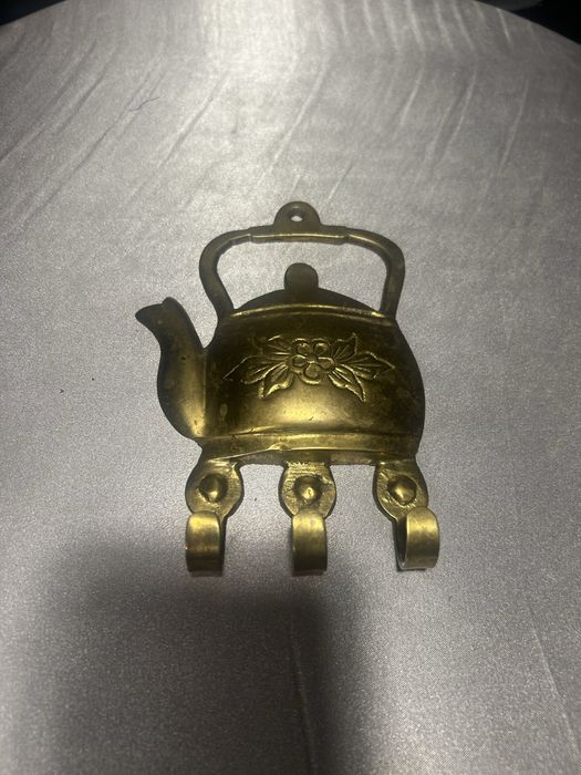 Wieszak mosiężny w kształcie czajniczka – 3 haczyki dekoracja vintage