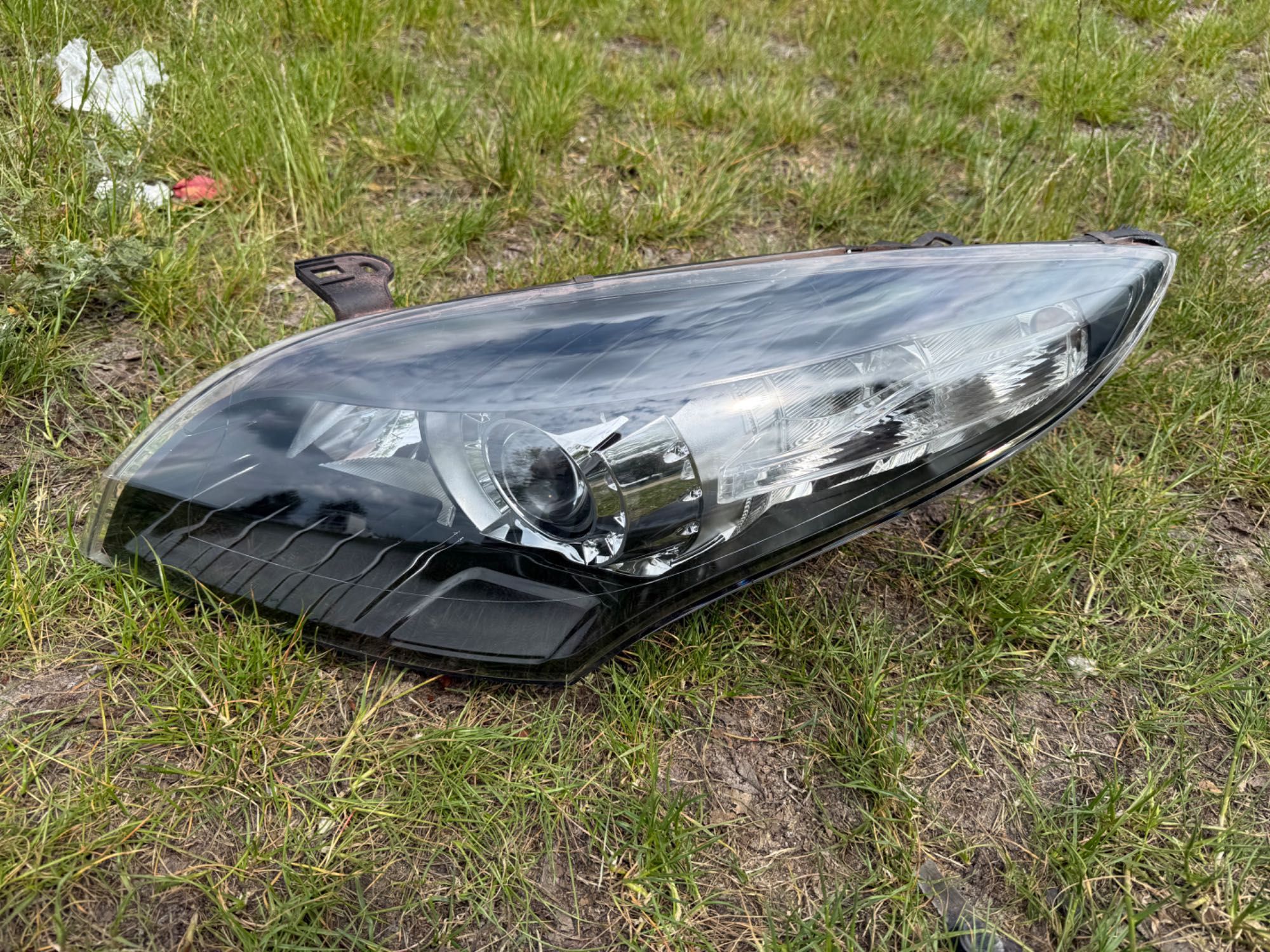 Lampa przednia lewa Renault MEGANE III 3 bi xenon skrętna EU czarna